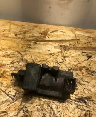 BMW 5 E60 E61 Turbo solenoid valve 70057900 7796634
