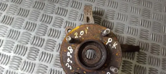 Mitsubishi Lancer Front wheel hub