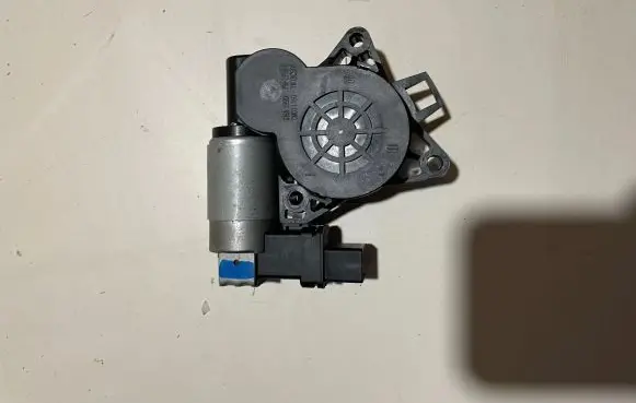 Mazda CX-7 Front door window regulator motor GJ6A5958X CM011760 TNT80508