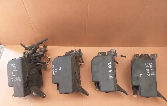 Toyota RAV 4 (XA30) Fuse box set