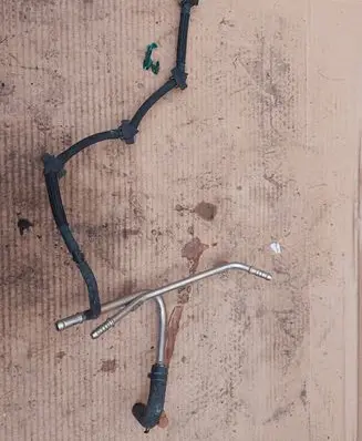 Volkswagen PASSAT B6 Fuel return line/hose TL52605