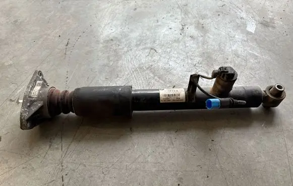 BMW 4 F32 F33 Rear shock absorber/damper 6864761