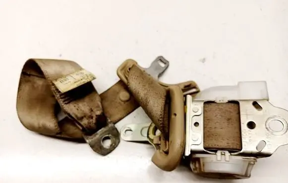 Lexus RX 300 Rear seatbelt 