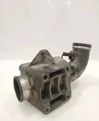 Engine mounting bracket