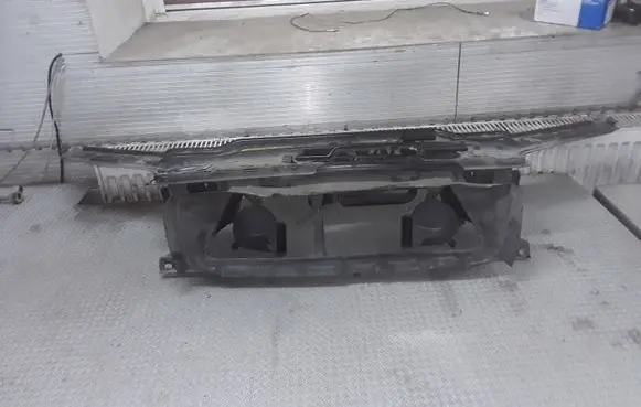 Volvo XC70 Top upper radiator support slam panel
