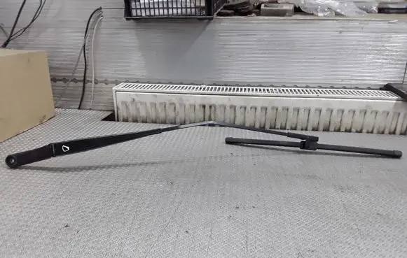 Volkswagen Touran I Front wiper blade arm 2K1955410
