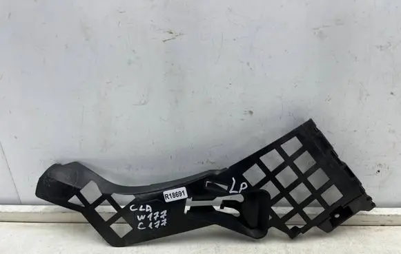Mercedes-Benz CLA C117 X117 W117 Front bumper mounting bracket a1178856300