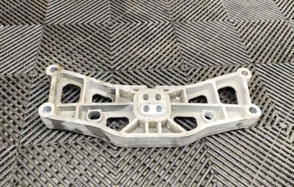 Dodge Challenger Gearbox mounting bracket