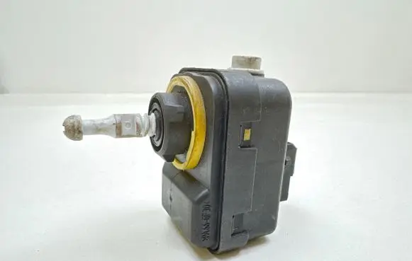 Nissan Note (E11) Headlight level adjustment motor 89028944