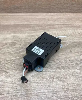 Volkswagen Golf VI Aerial antenna amplifier 5M0035570B BBT