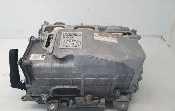 Toyota Yaris Voltage converter inverter G920052010