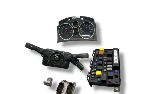 Opel Astra H Engine ECU kit and lock set 55558787 1039S17978 0261208396