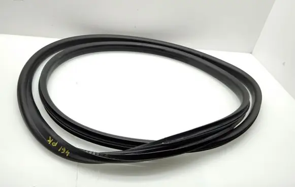 Renault Clio IV Front door rubber seal
