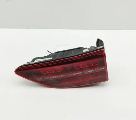 Volkswagen Golf VIII Tailgate rear/tail lights 5H0945308A
