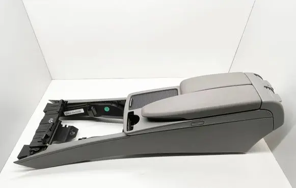 Mercedes-Benz C W204 Center console A2046800150 A2046800050