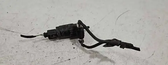 Volkswagen Touran I Windscreen/windshield washer pump 1K6955651 21001487