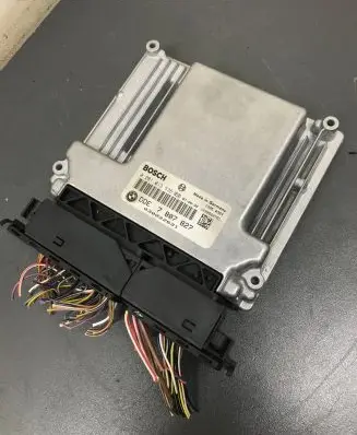 BMW 1 E81 E87 Engine control unit/module DDE7807827