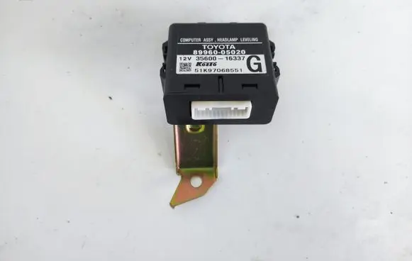 Toyota Avensis T250 Light module LCM 8996005020