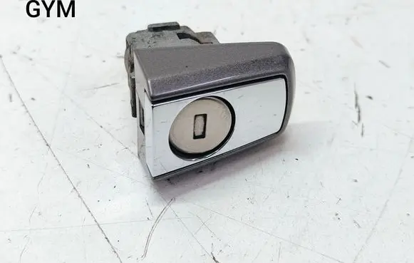 Buick Encore I Coupe door lock (next to the handle) 18018