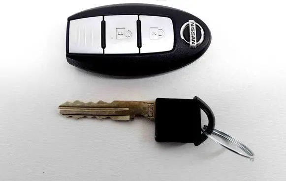 Nissan Qashqai Ignition key/card S180144102