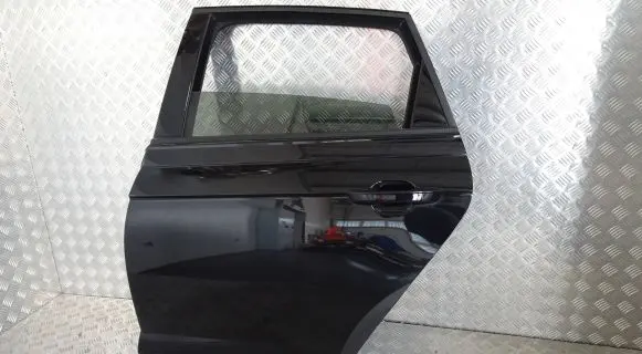 Volkswagen Taigo Rear door