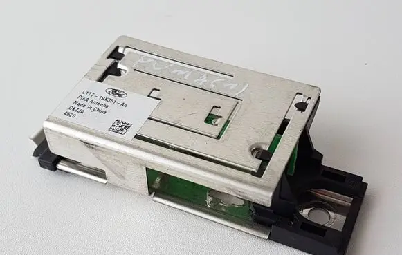 Ford Puma Aerial antenna amplifier L1TT19K351AA 4620 GKZJA
