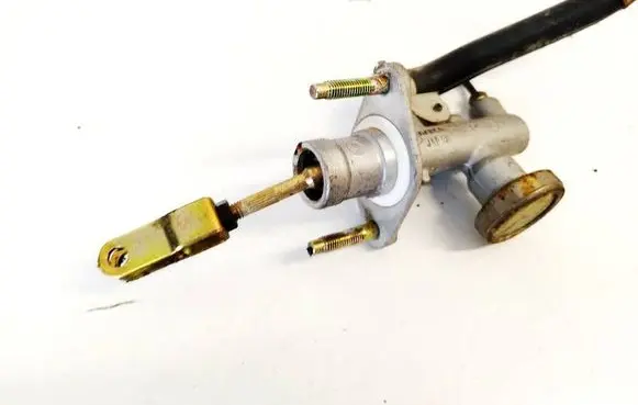 Nissan X-Trail T30 Clutch master cylinder 