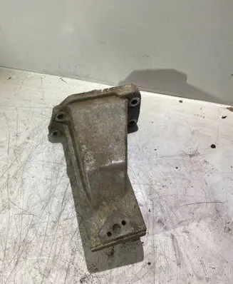 Mitsubishi Pajero Pinin Engine mounting bracket
