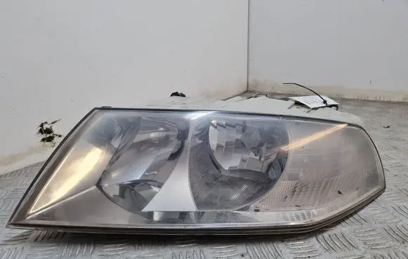 Skoda Octavia Mk2 (1Z) Headlight/headlamp 