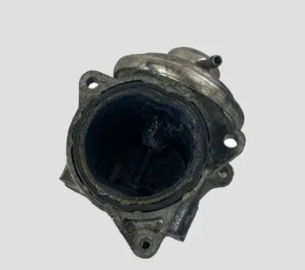 Volkswagen Golf V EGR valve 038129637D