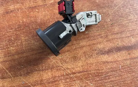 Renault Grand Modus Ignition lock N0502060