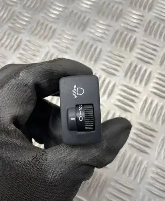 Honda CR-V Headlight level height control switch M31062