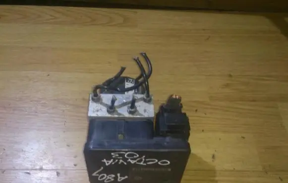 Skoda Octavia Mk1 (1U) ABS Pump 1c0907379k 10020600384