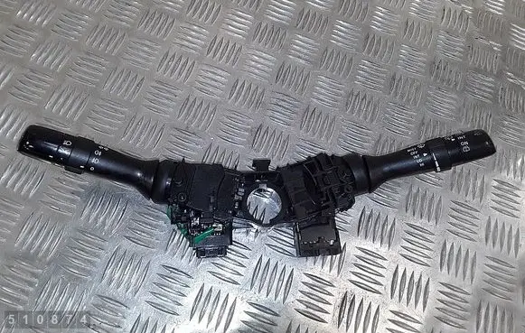 Wiper turn signal indicator stalk/switch