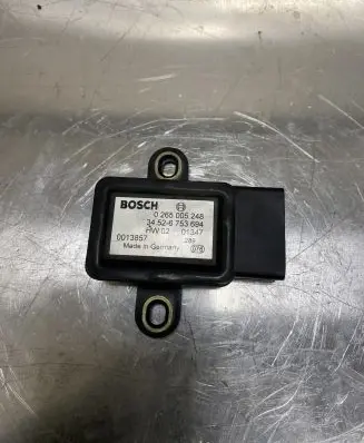 BMW 5 E39 ESP acceleration yaw rate sensor 6753694
