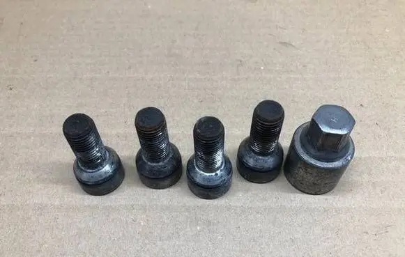Skoda Octavia Mk2 (1Z) Anti-theft wheel nuts and lock 98889