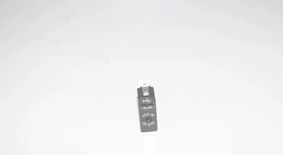 BMW X4 F26 USB socket connector 9266607 84109266607