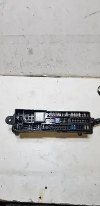 Ford Focus Fuse module 3B0NK0100 13889 AV6T14K131AB