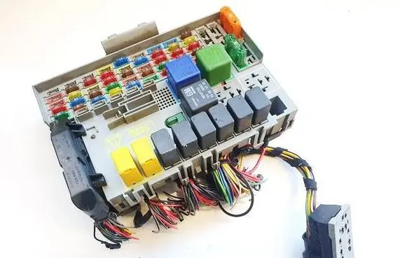 Opel Zafira A Fuse box set 24412497