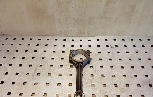 Volkswagen Golf V Connecting rod/conrod 