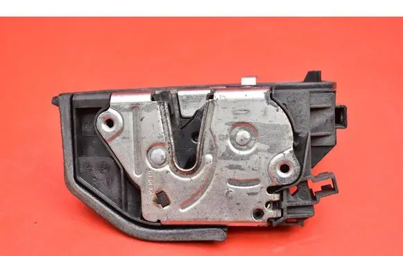 BMW 1 E81 E87 Front door lock 7167077