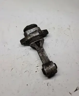 Hyundai i30 Engine mount bracket