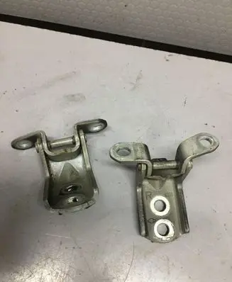 Nissan Qashqai Front door upper hinge