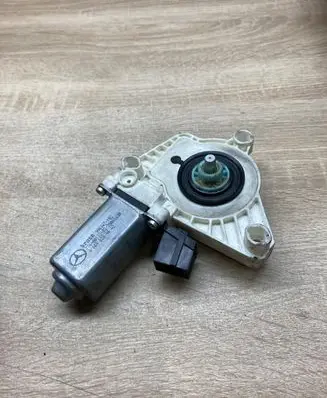 Mercedes-Benz B W245 Rear door window regulator motor A1698204642