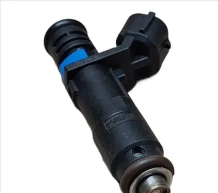 Skoda Fabia Mk2 (5J) Fuel injector 03D906031G