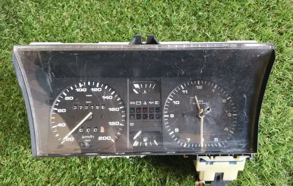 Volkswagen Golf II Speedometer (instrument cluster)