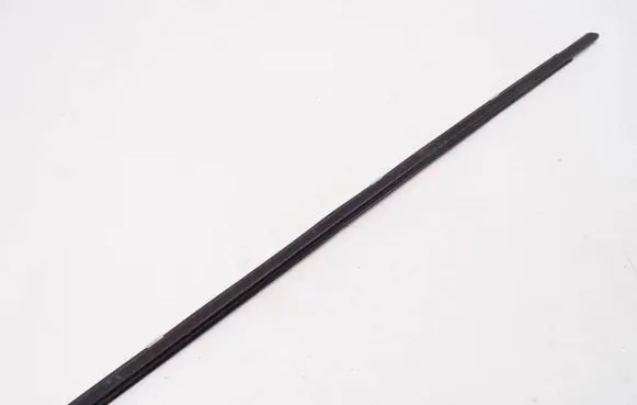 Nissan Primera Front door trim (molding) NISSAN_PRIMERA_P12_LISTWA_ZGARNIAJĄCA_LEWA_PRZÓD