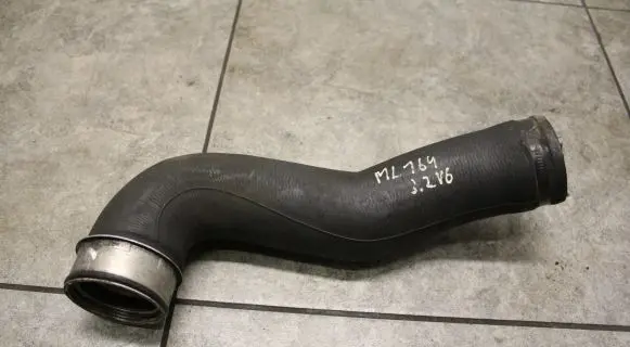 Mercedes-Benz ML W164 Intercooler hose/pipe A1645280382