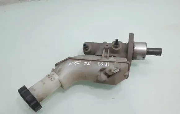 Nissan Note (E11) Master brake cylinder 8200304084A