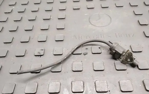 Mercedes-Benz GLK (X204) Valve vacuum 0025401497